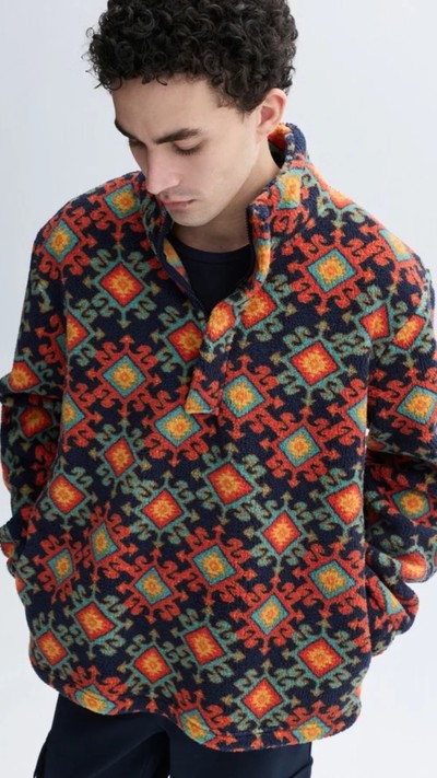 COMFORT FIT BASKILI DİK YAKA PELÜŞ SWEATSHIRT