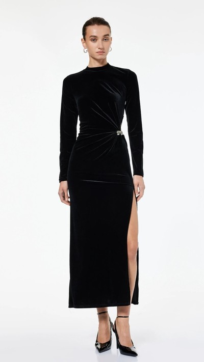 Yırtmaçlı Pencere Detaylı Taşlı Uzun Kadife Elbise