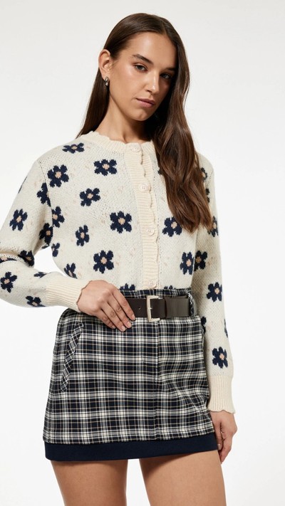 Bisiklet Yaka Jakarlı Düğmeli Çiçekli Triko Hırka