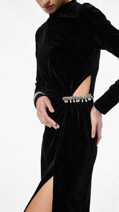 Yırtmaçlı Pencere Detaylı Taşlı Uzun Kadife Elbise